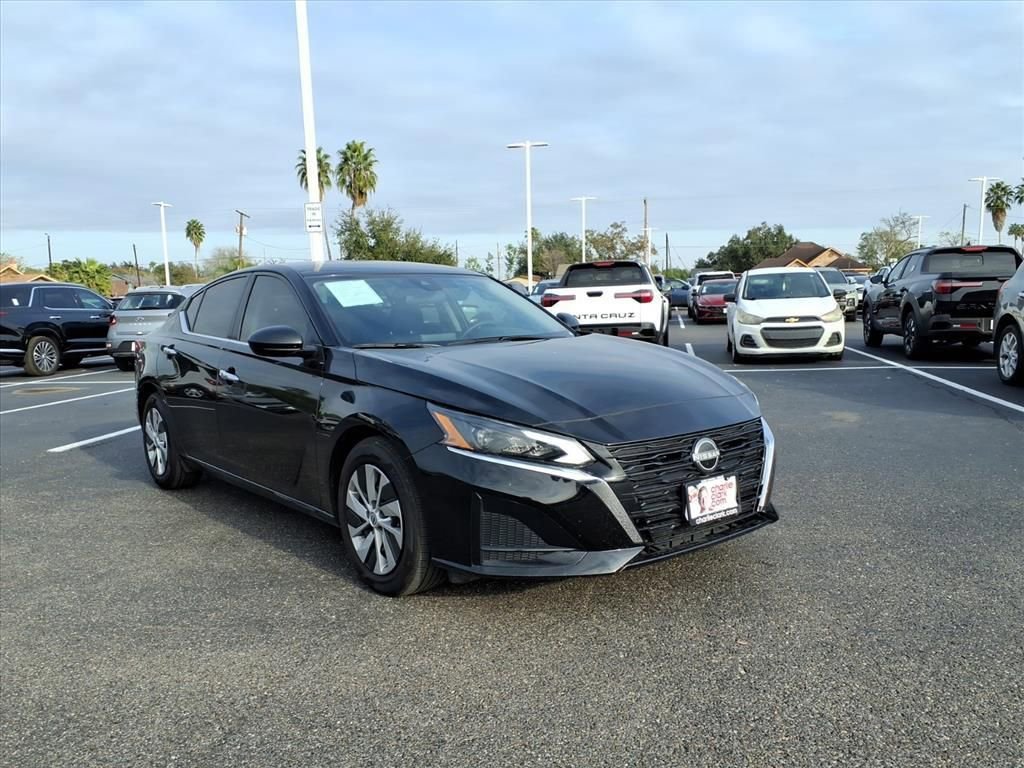 Used 2025 Nissan Altima 2.5 S image 7