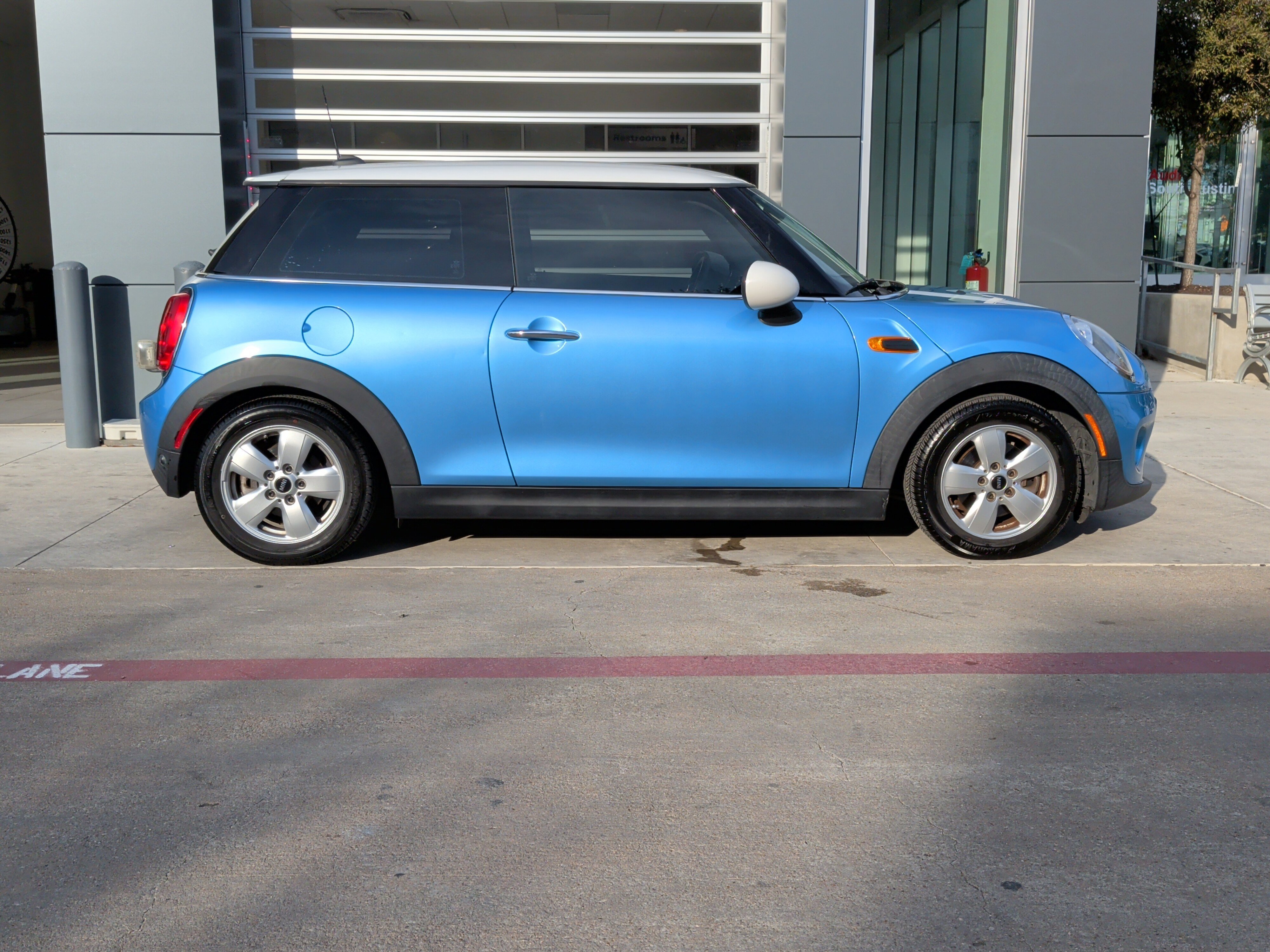 Used 2018 MINI Cooper 2-Door Hardtop image 11