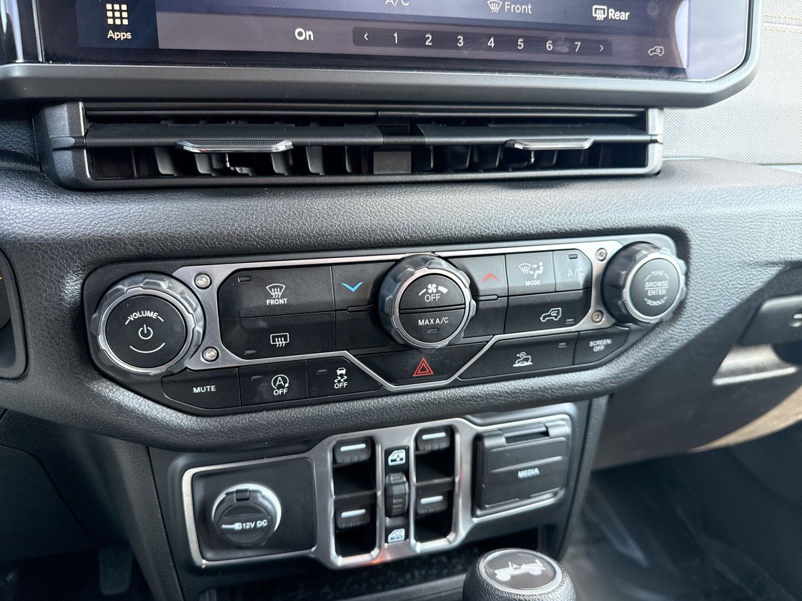 Used 2024 Jeep Wrangler Sport S image 20