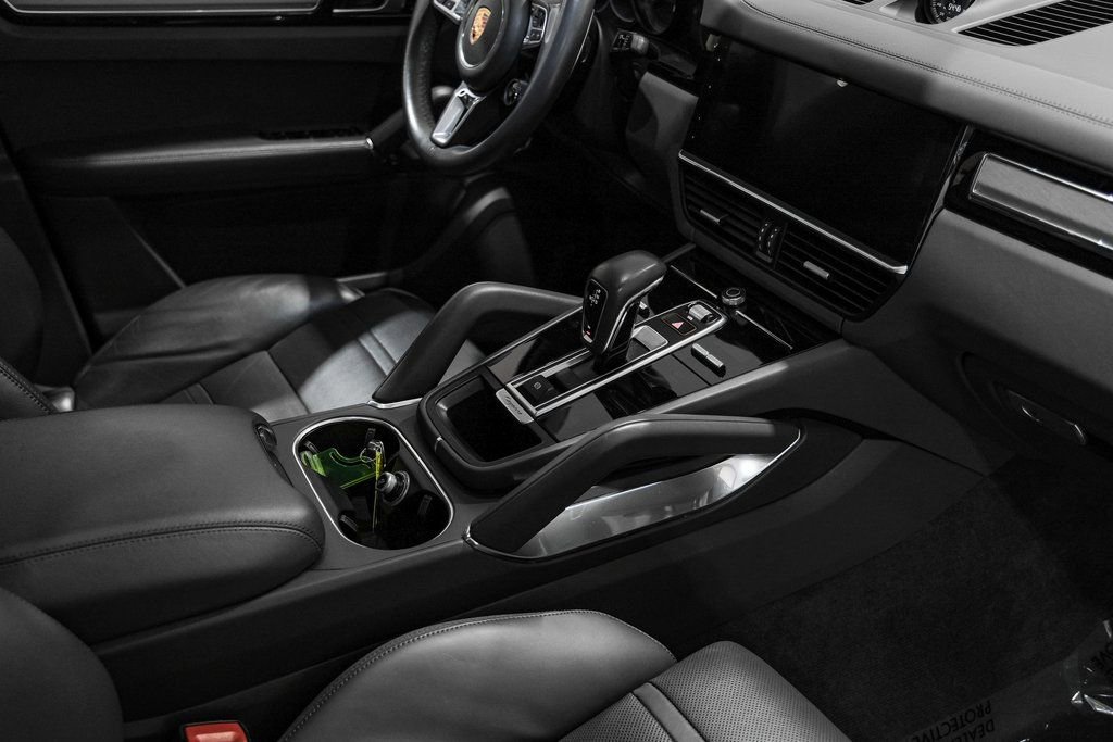 Used 2020 Porsche Cayenne Turbo AWD/4WD image 22