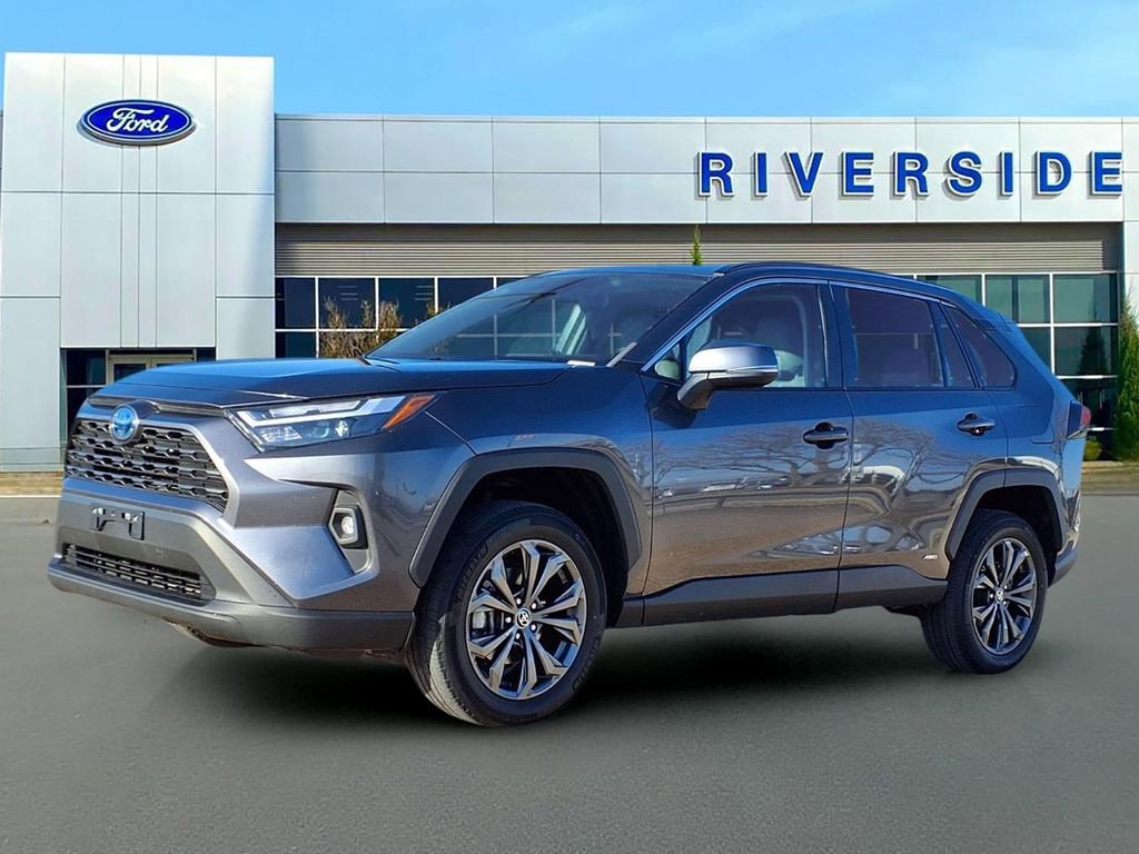 Used 2023 Toyota RAV4 XLE Premium image 3