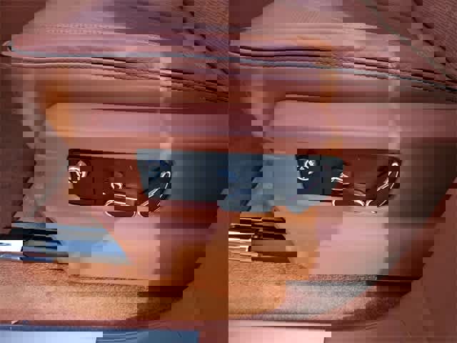 Used 2023 Bentley Bentayga Plug-In Hybrid image 15