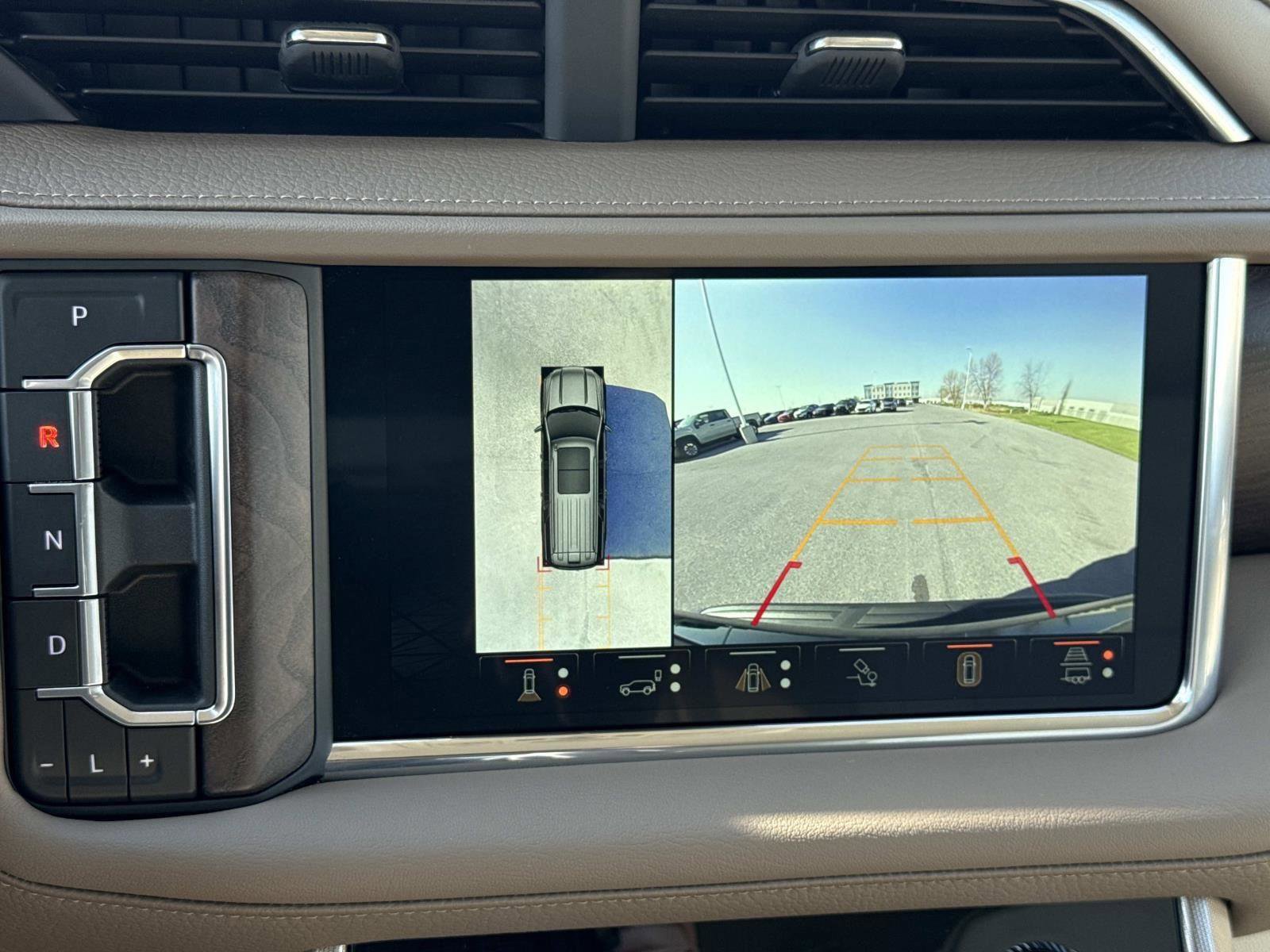 Used 2024 GMC Yukon XL Denali w/ Advanced Technology Package AWD/4WD image 4