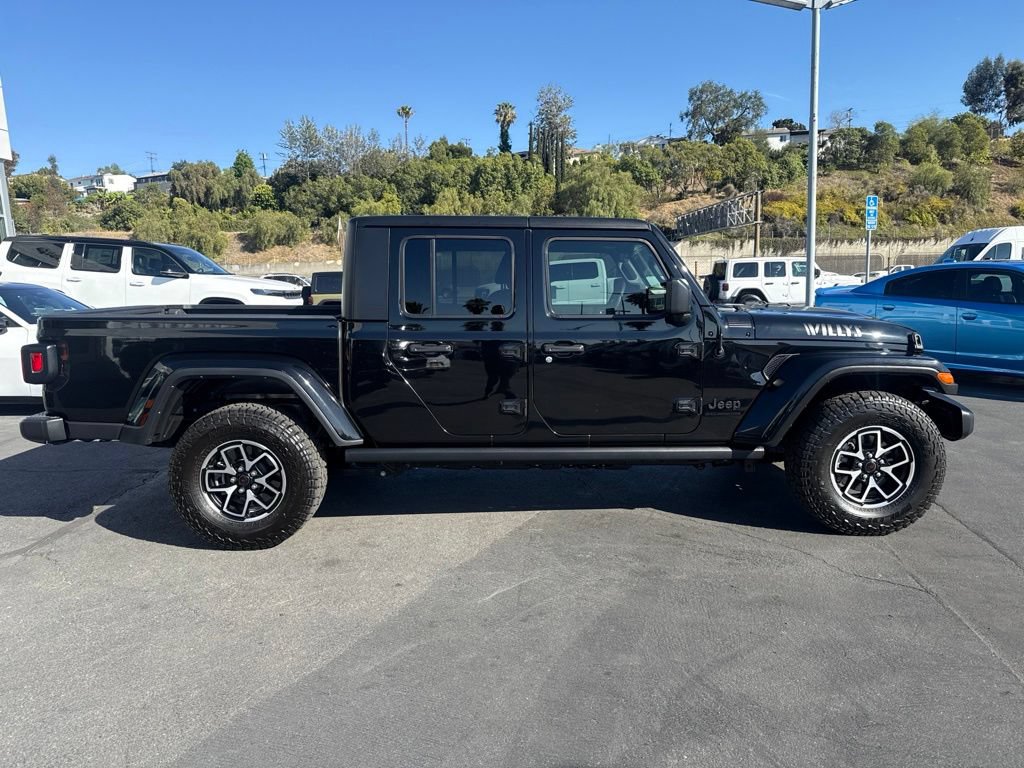 Certified 2023 Jeep Gladiator Sport AWD/4WD image 9