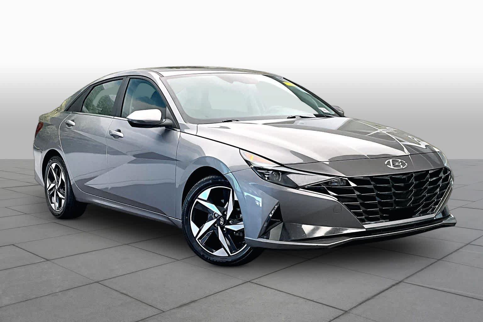 Used 2023 Hyundai Elantra Limited FWD image 3