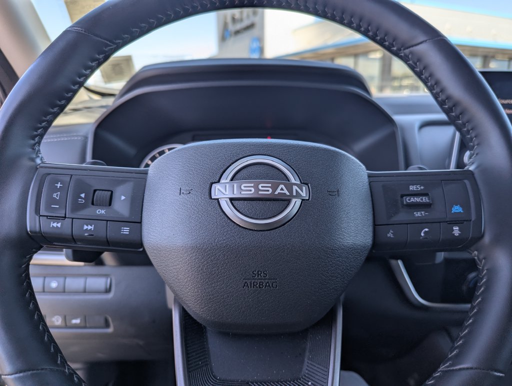 Used 2025 Nissan Rogue SV AWD/4WD image 19
