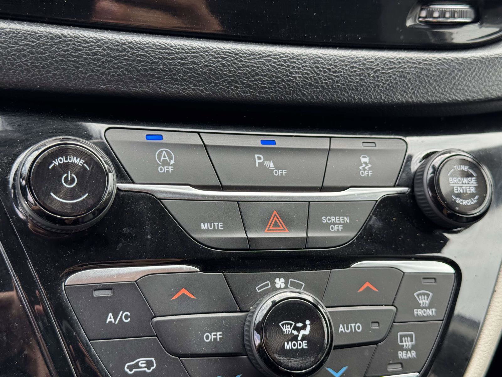 Used 2019 Chrysler Pacifica Touring-L FWD image 26