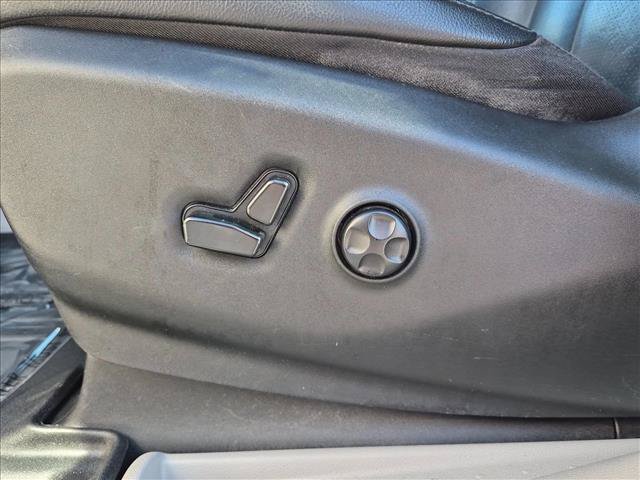Used 2020 Chrysler Pacifica Touring-L FWD image 27
