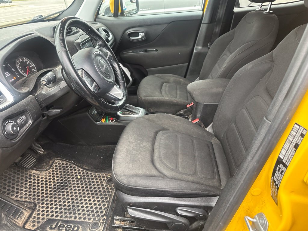 Used 2018 Jeep Renegade Latitude w/ Cold Weather Group AWD/4WD image 5