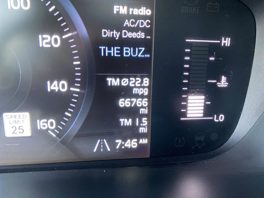 Used 2019 Volvo XC60 T5 Momentum w/ Premium Package image 6