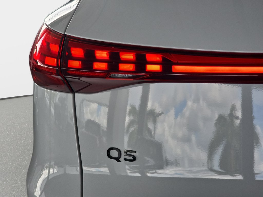 Certified 2025 Audi Q5 Premium w/ Convenience Package AWD/4WD image 29