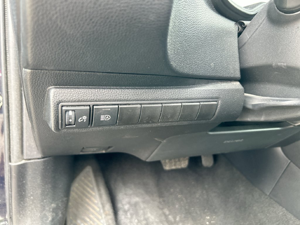 Used 2025 Toyota Corolla LE FWD image 13