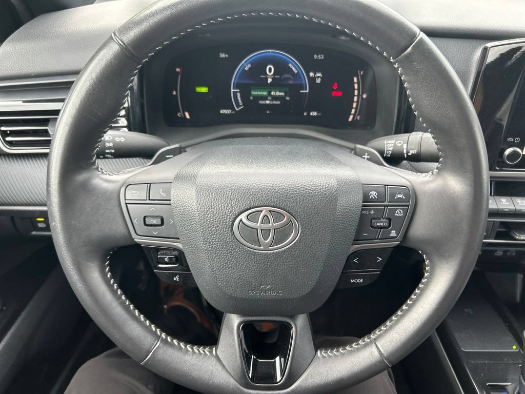 Used 2025 Toyota Camry SE FWD image 2