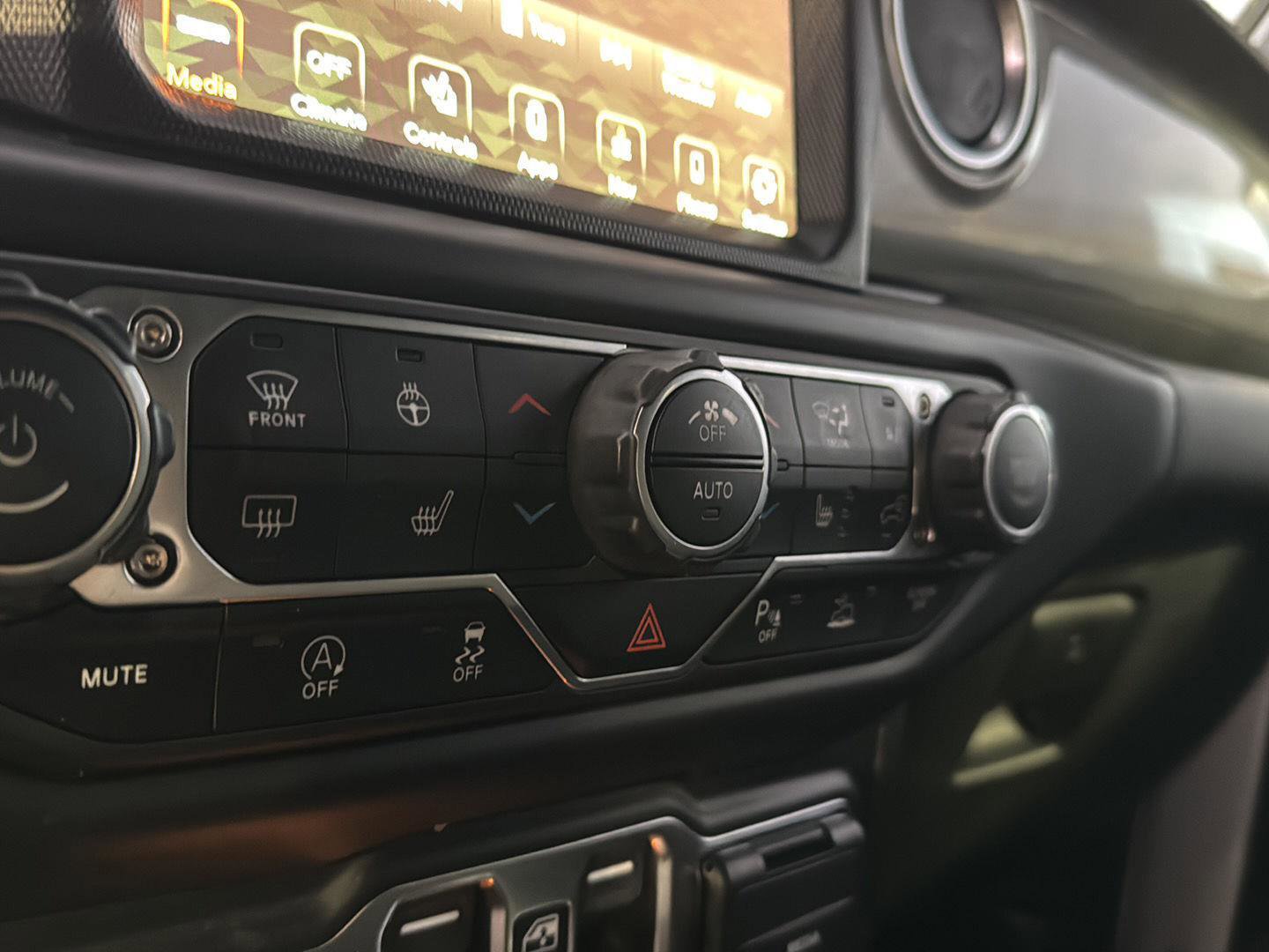 Used 2022 Jeep Wrangler Unlimited Sahara w/ Cold Weather Group image 23