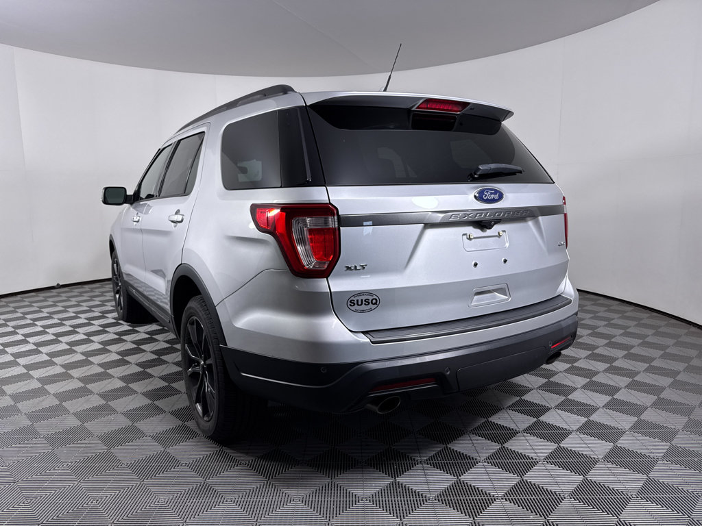 Used 2019 Ford Explorer XLT w/ Equipment Group 202A AWD/4WD image 17