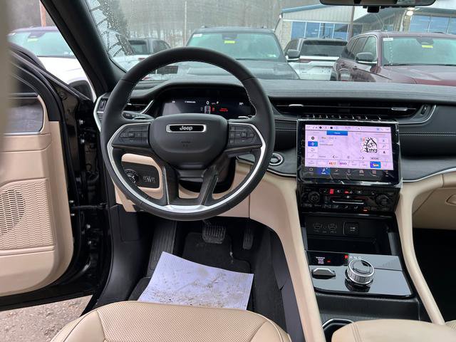 New 2025 Jeep Grand Cherokee Limited w/ Luxury Tech Group II image 11