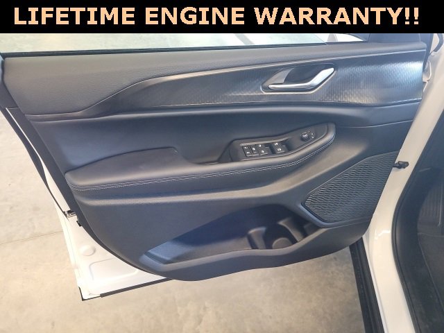 New 2025 Jeep Grand Cherokee L Altitude image 13