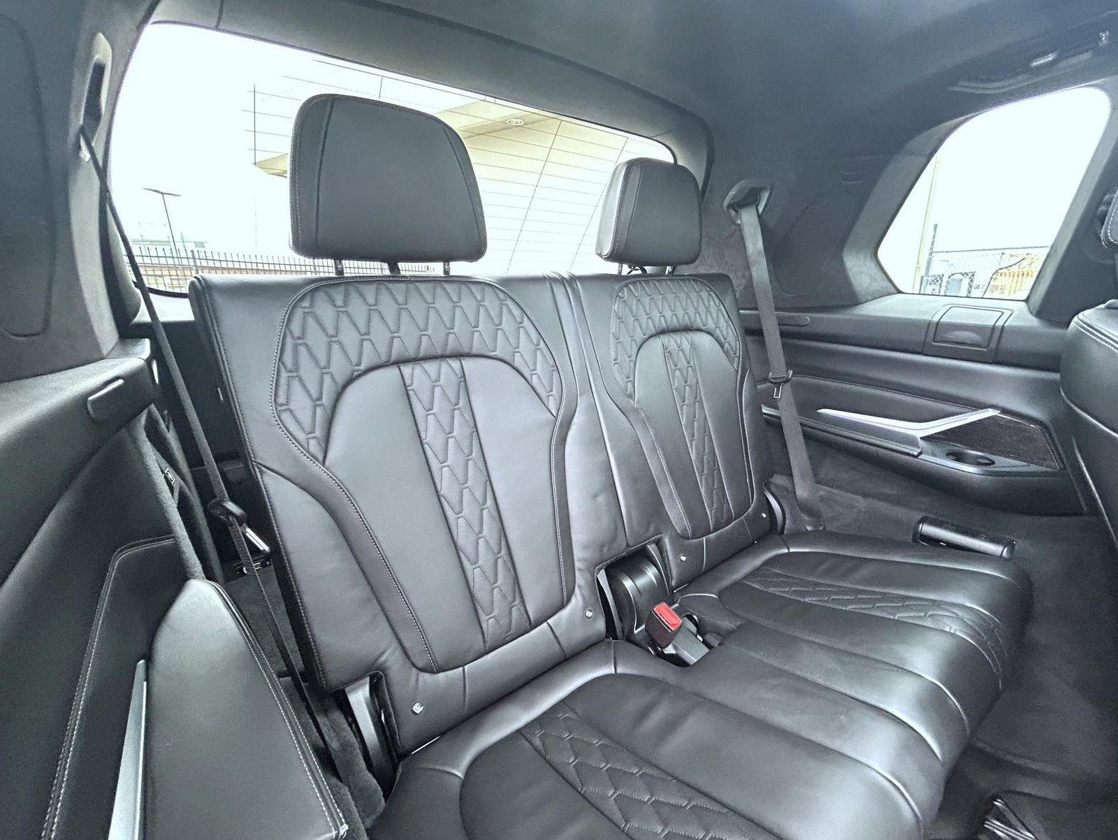 Used 2020 BMW X7 xDrive40i w/ M Sport Package image 21