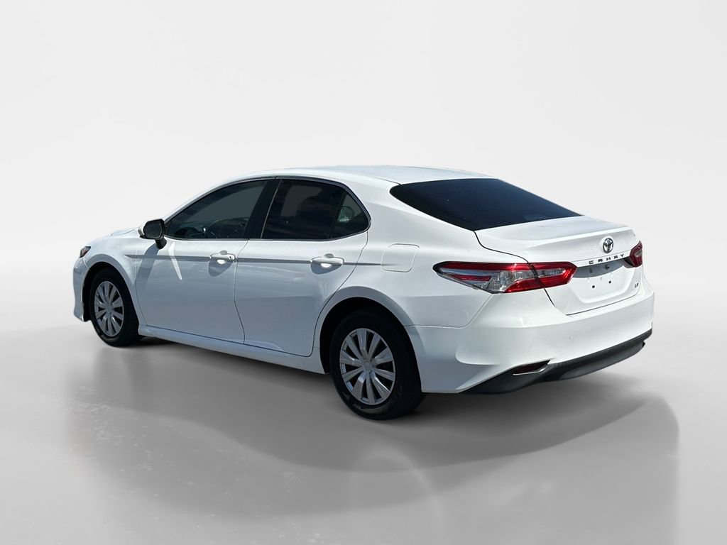 Used 2018 Toyota Camry LE FWD image 3