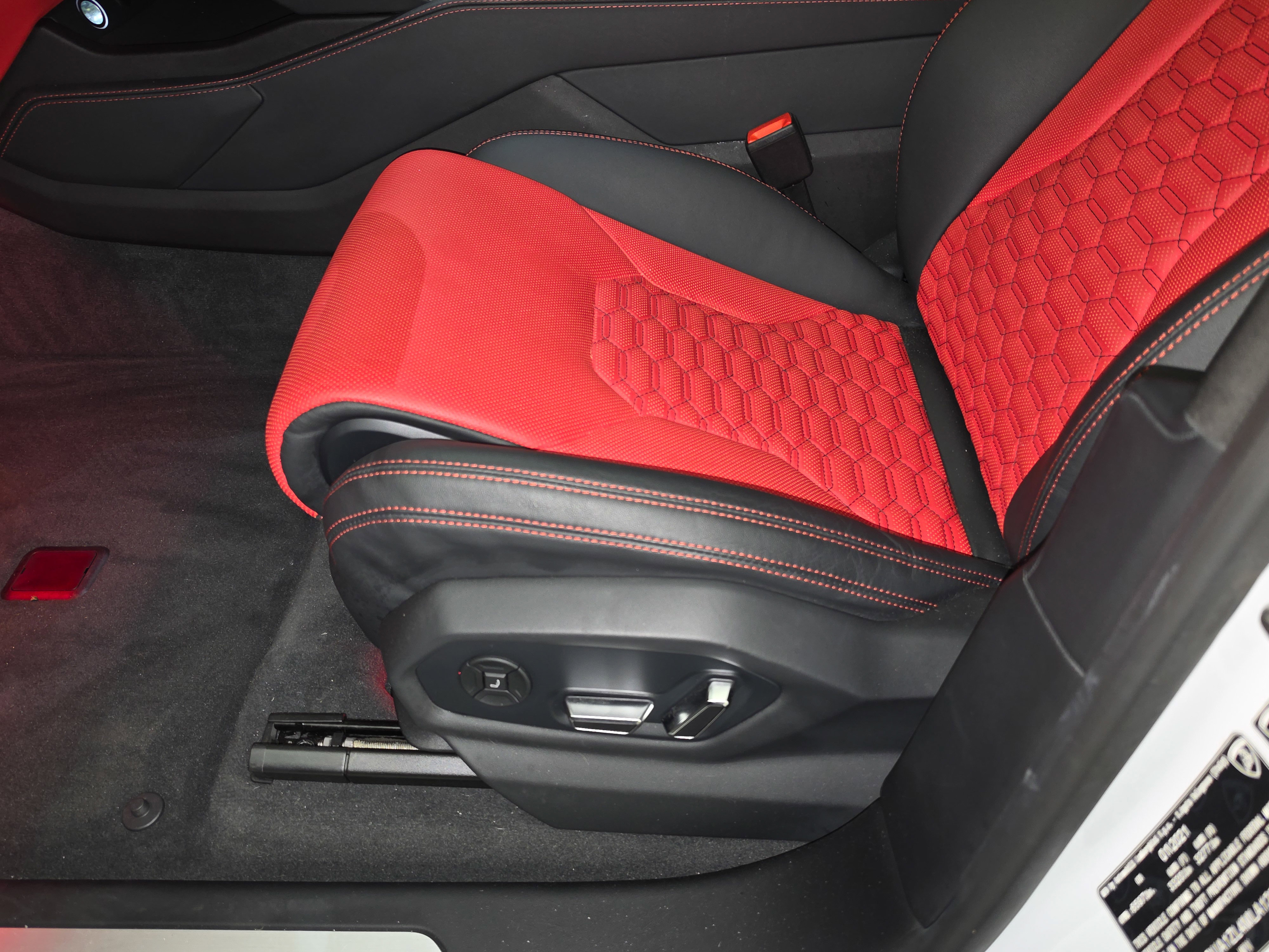 Used 2021 Lamborghini Urus AWD/4WD image 11
