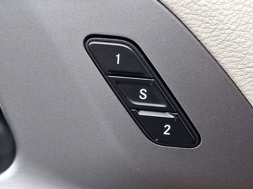 Used 2023 Chrysler Pacifica Touring-L image 26