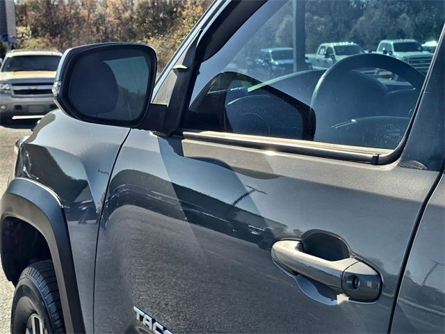 Used 2020 Toyota Tacoma TRD Off-Road image 11