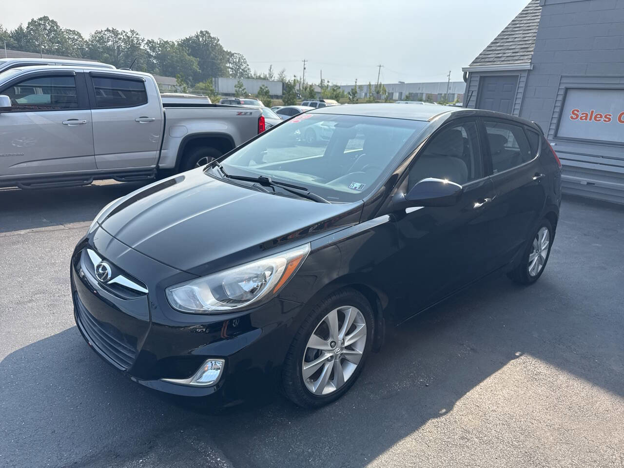 Used 2012 Hyundai Accent SE image 3