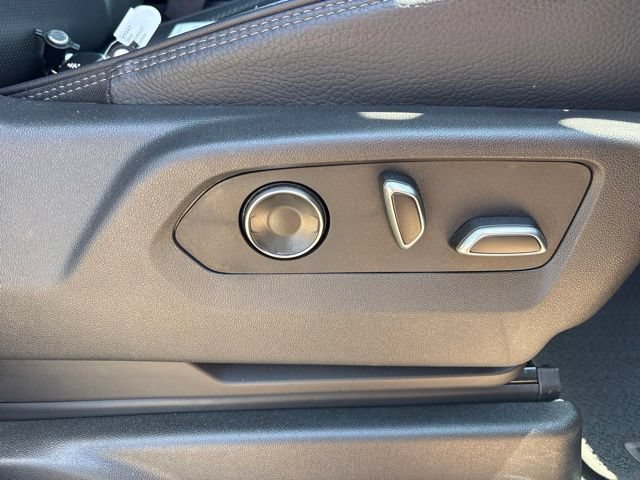 Used 2025 GMC Yukon XL Denali AWD/4WD image 38