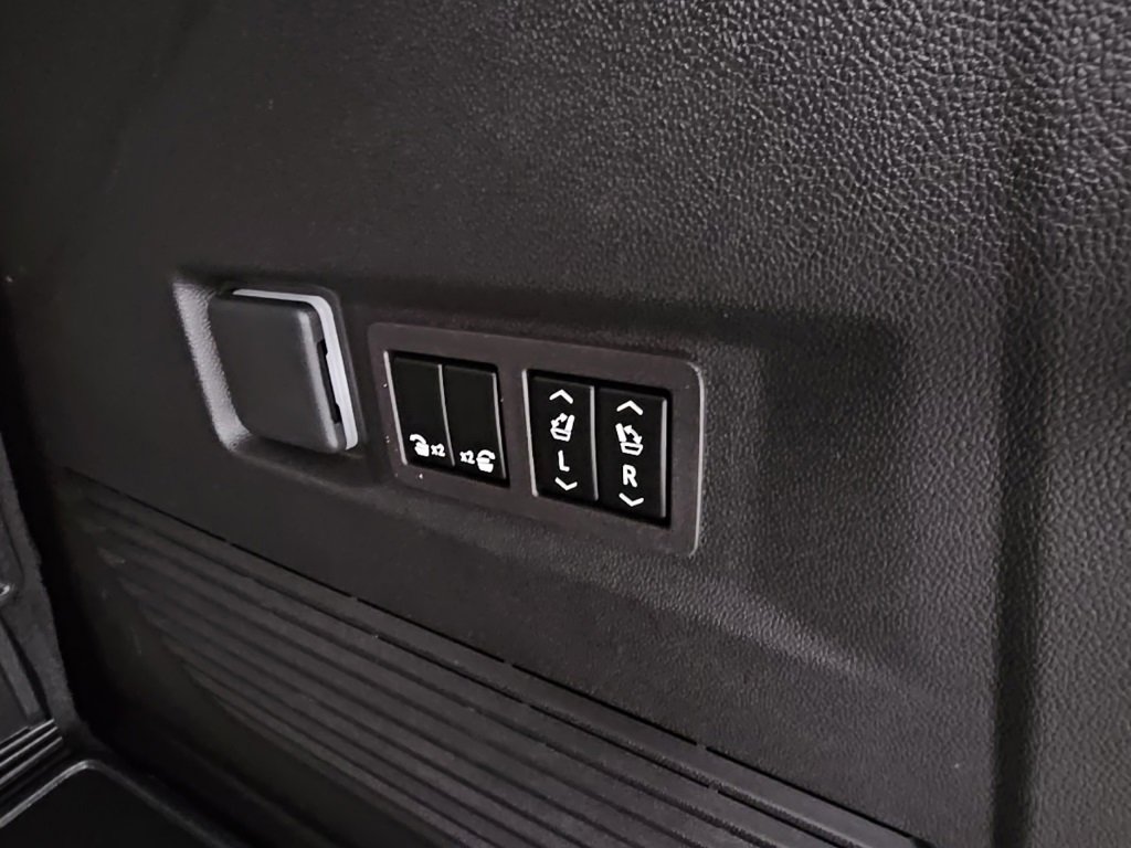 Certified 2024 GMC Yukon Denali Ultimate image 40