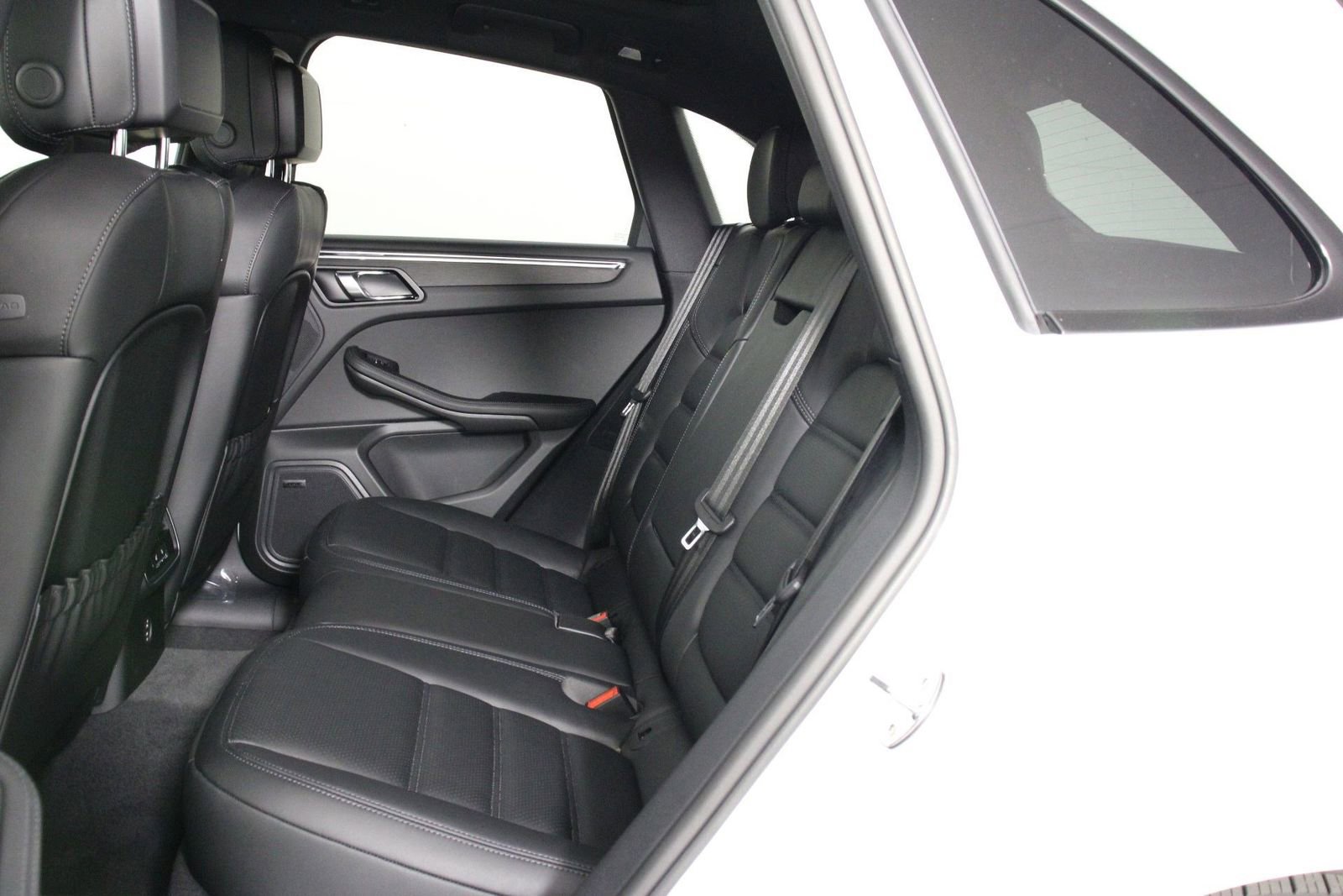 New 2026 Porsche Macan GTS AWD/4WD image 18