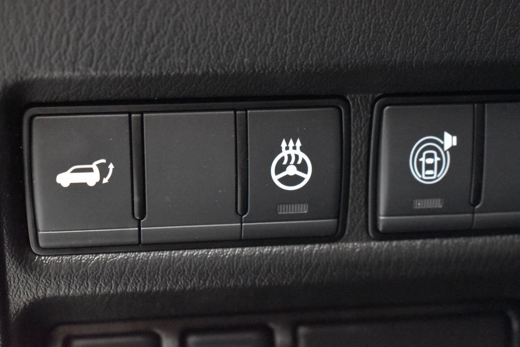 Used 2023 Nissan Armada Platinum w/ Captain's Chairs Package AWD/4WD image 17