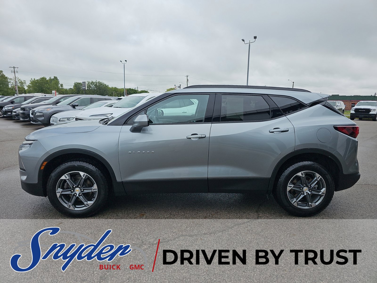 Used 2024 Chevrolet Blazer LT w/ Convenience Package FWD image 4