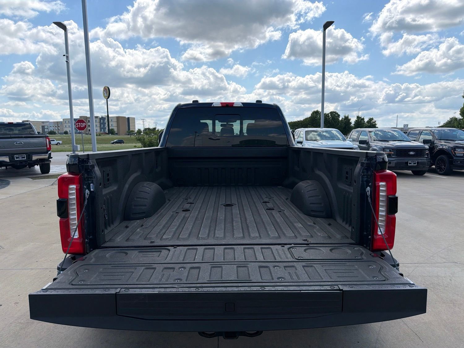 Used 2024 Ford F350 Lariat w/ FX4 Off-Road Package AWD/4WD image 4