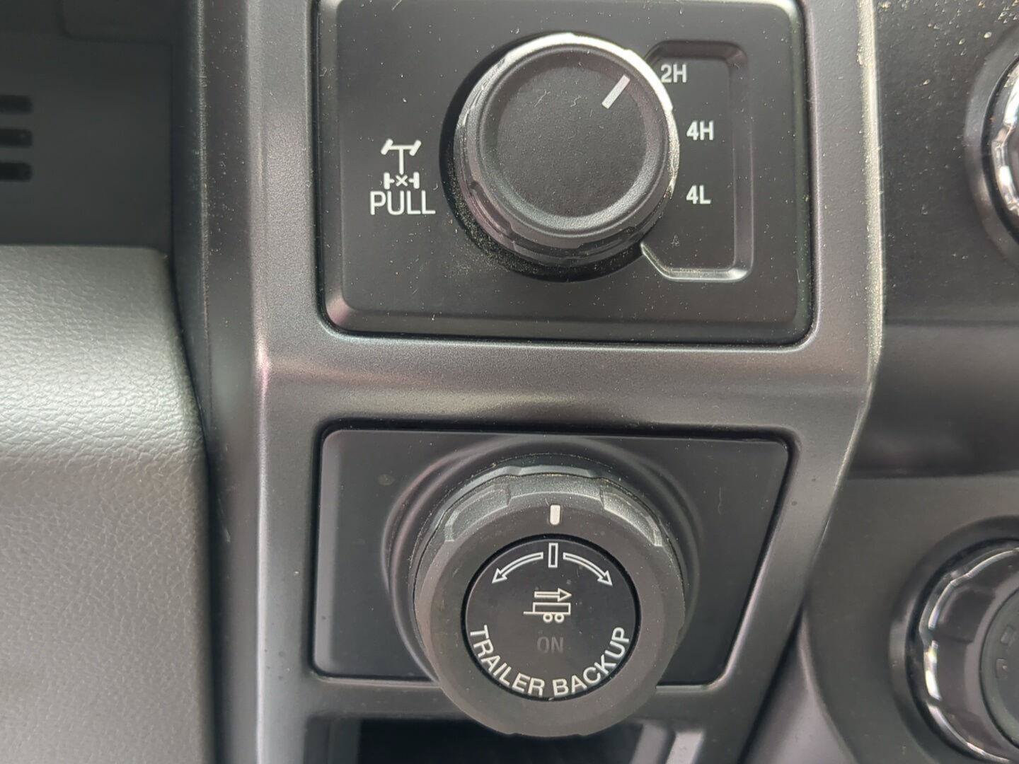 Used 2019 Ford F150 XLT w/ Equipment Group 302A Luxury AWD/4WD image 19