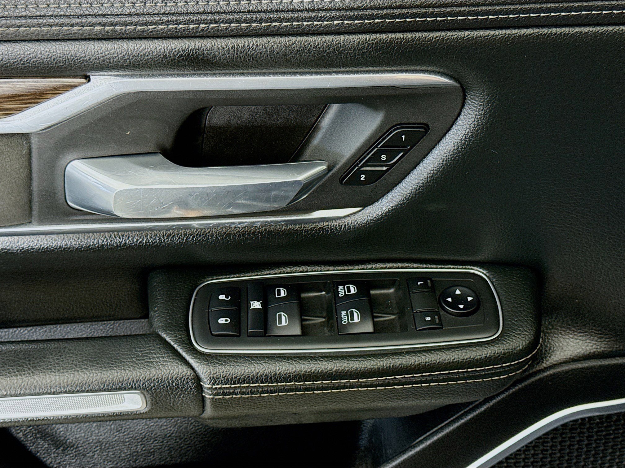 Used 2019 RAM 1500 Laramie image 24