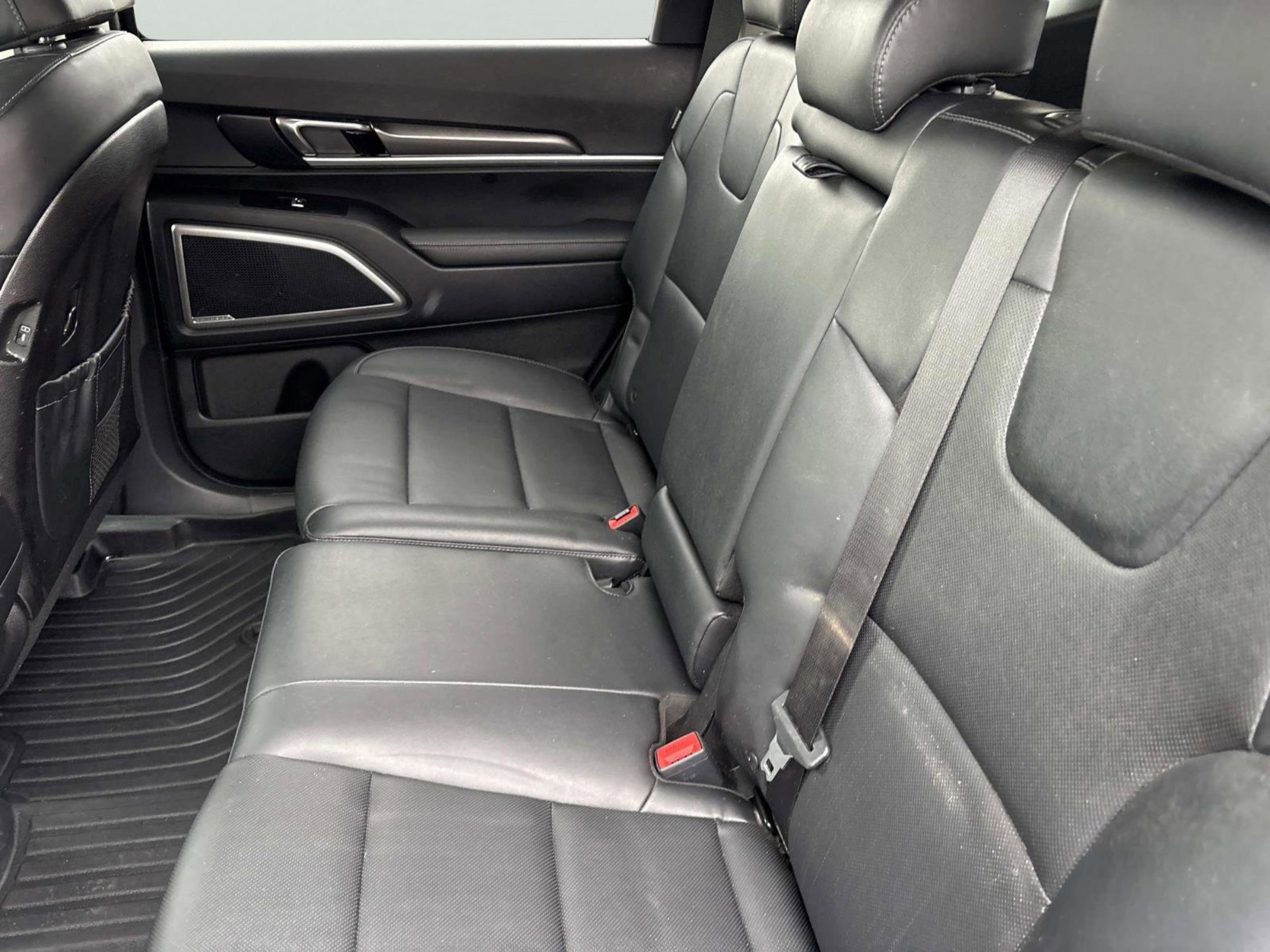 Used 2023 Kia Telluride LX image 17