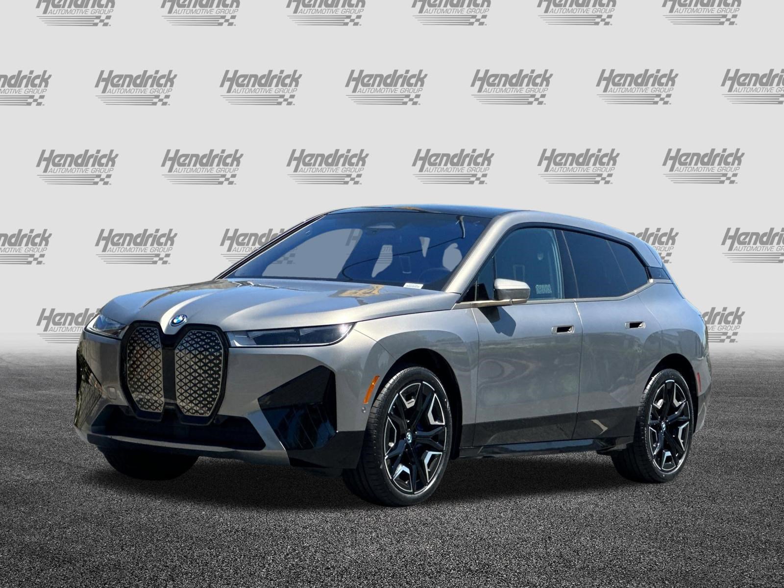 Used 2023 BMW iX xDrive50 w/ Sport Package AWD/4WD image 9