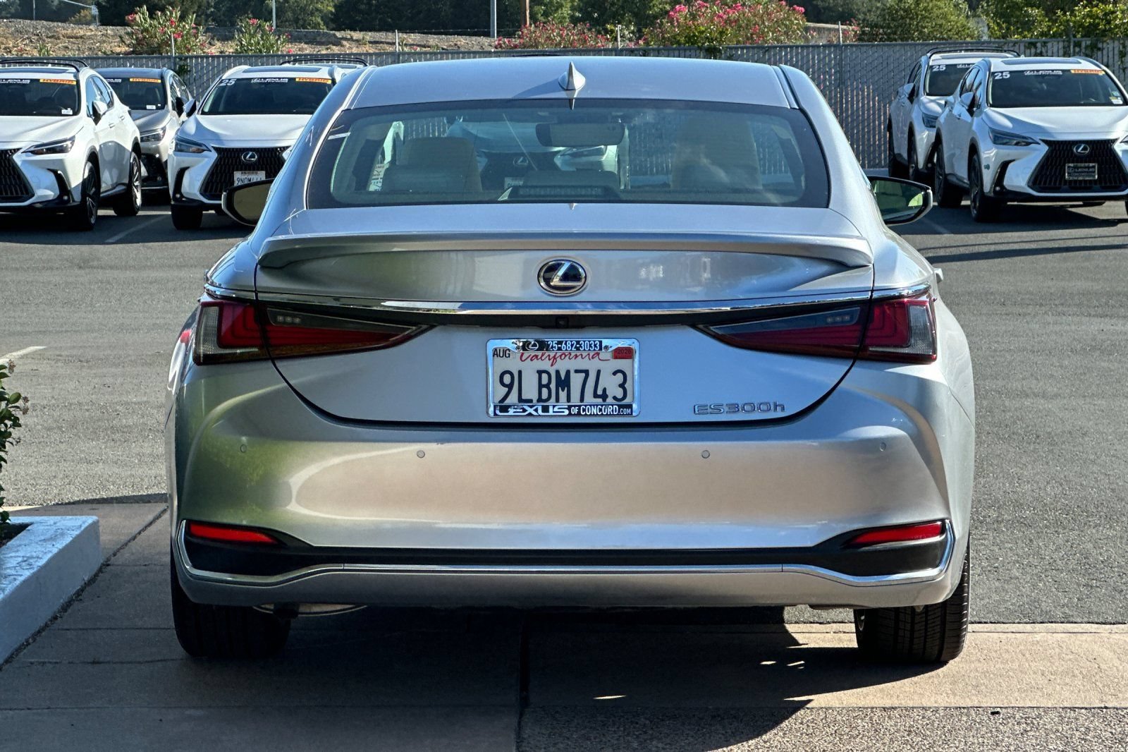 Used 2022 Lexus ES 300h w/ Premium Package FWD image 5