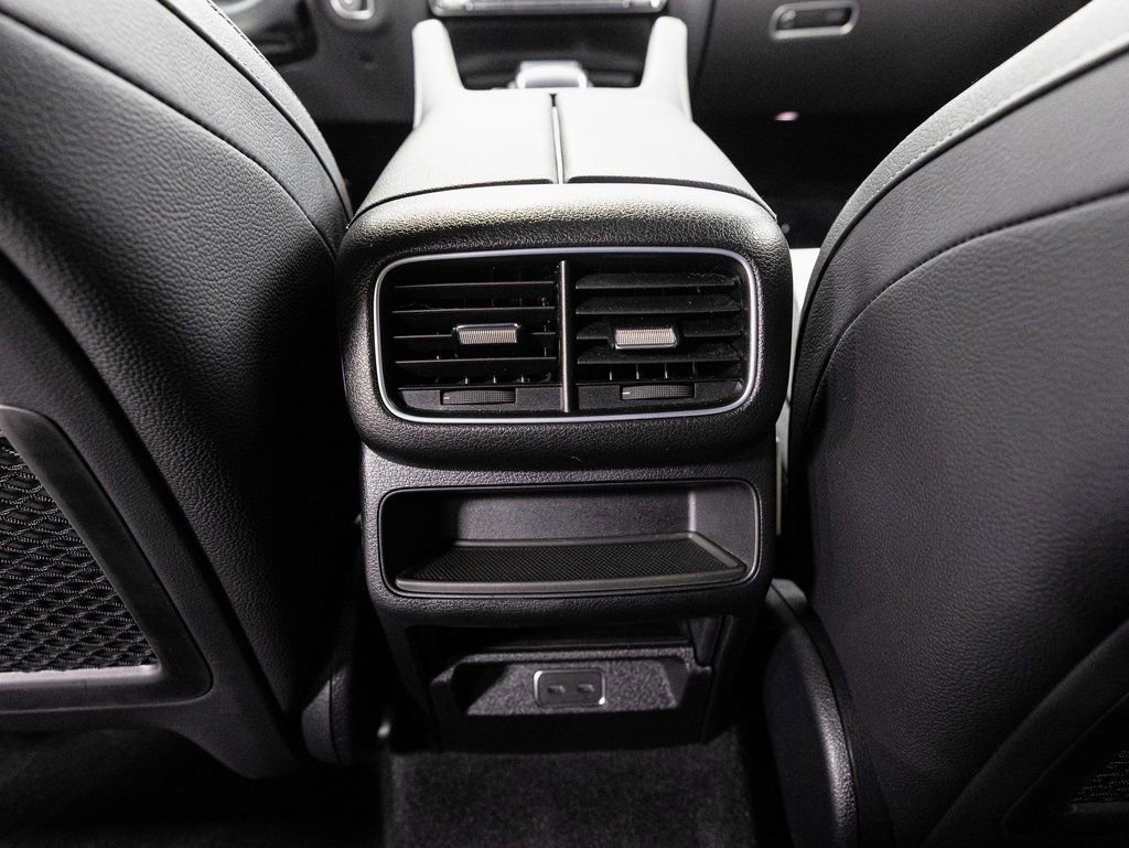 Certified 2025 Mercedes-Benz GLE 450e 4MATIC w/ AMG Line Interior image 28