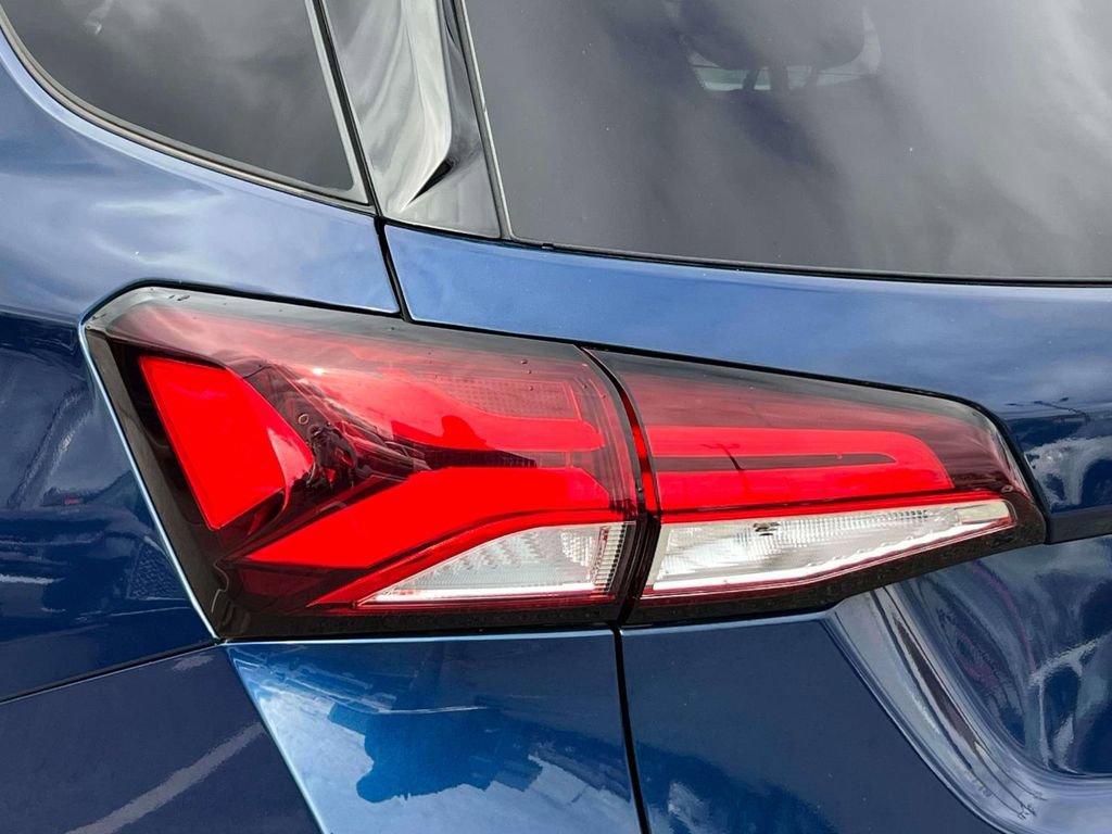 Used 2022 Chevrolet Equinox RS w/ LPO, Floor Liner Package AWD/4WD image 9