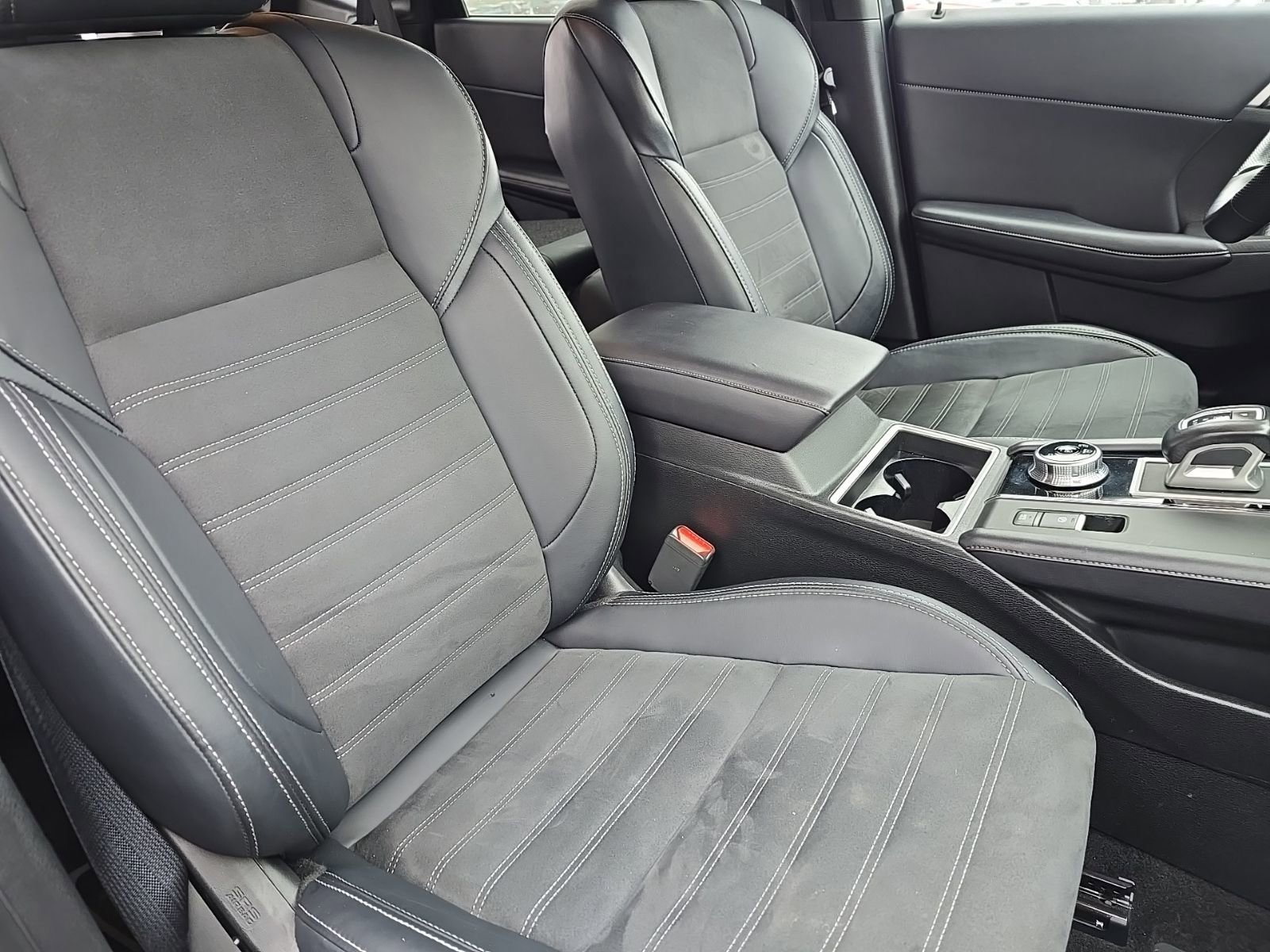 Used 2024 Mitsubishi Outlander SE image 17