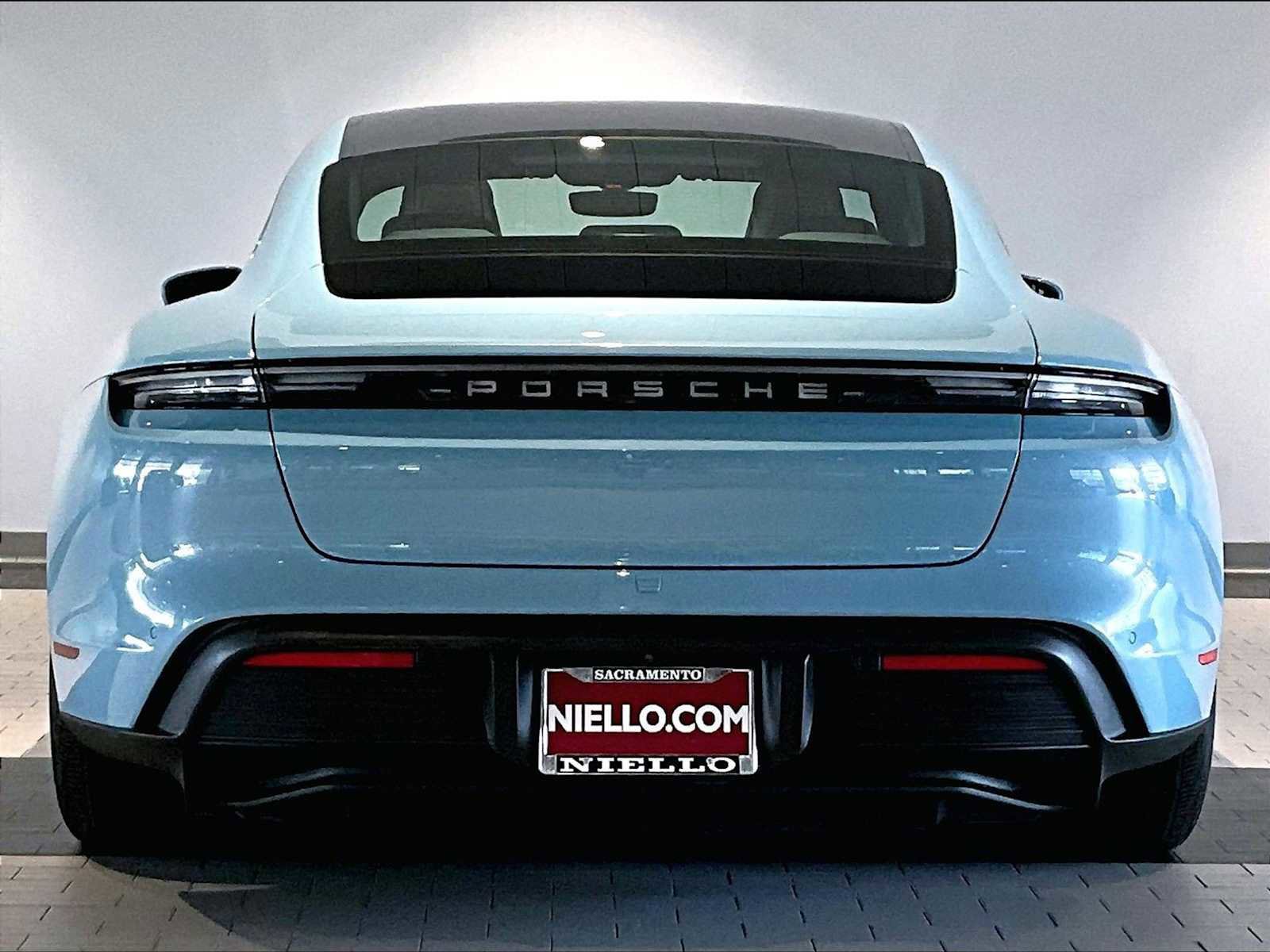 Used 2022 Porsche Taycan 4S image 9