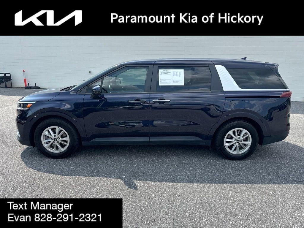 Used 2024 Kia Carnival LX FWD image 4