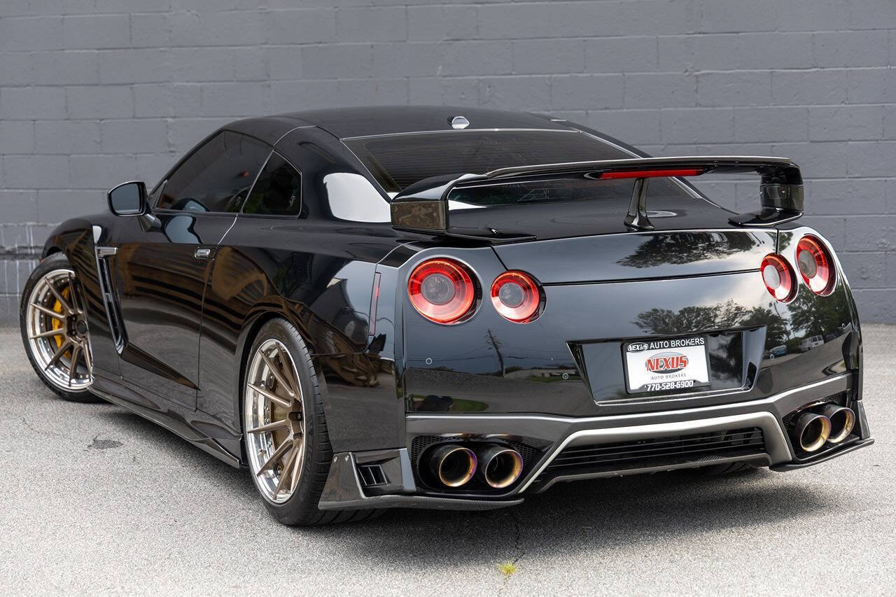 Used 2017 Nissan GT-R Premium w/ Premium Interior Package AWD/4WD image 3
