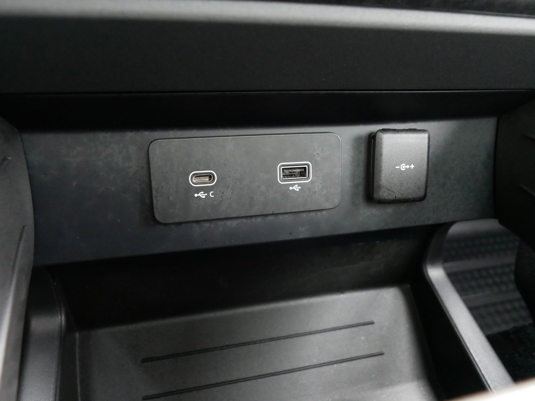 Used 2024 Land Rover Defender 130 X image 33