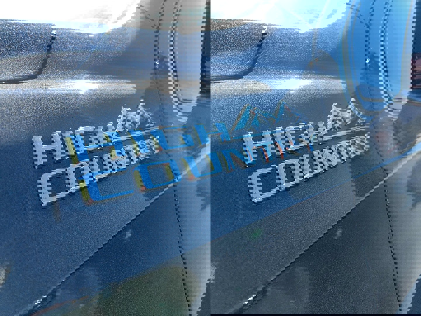 Used 2021 Chevrolet Suburban High Country w/ Premium Package image 11