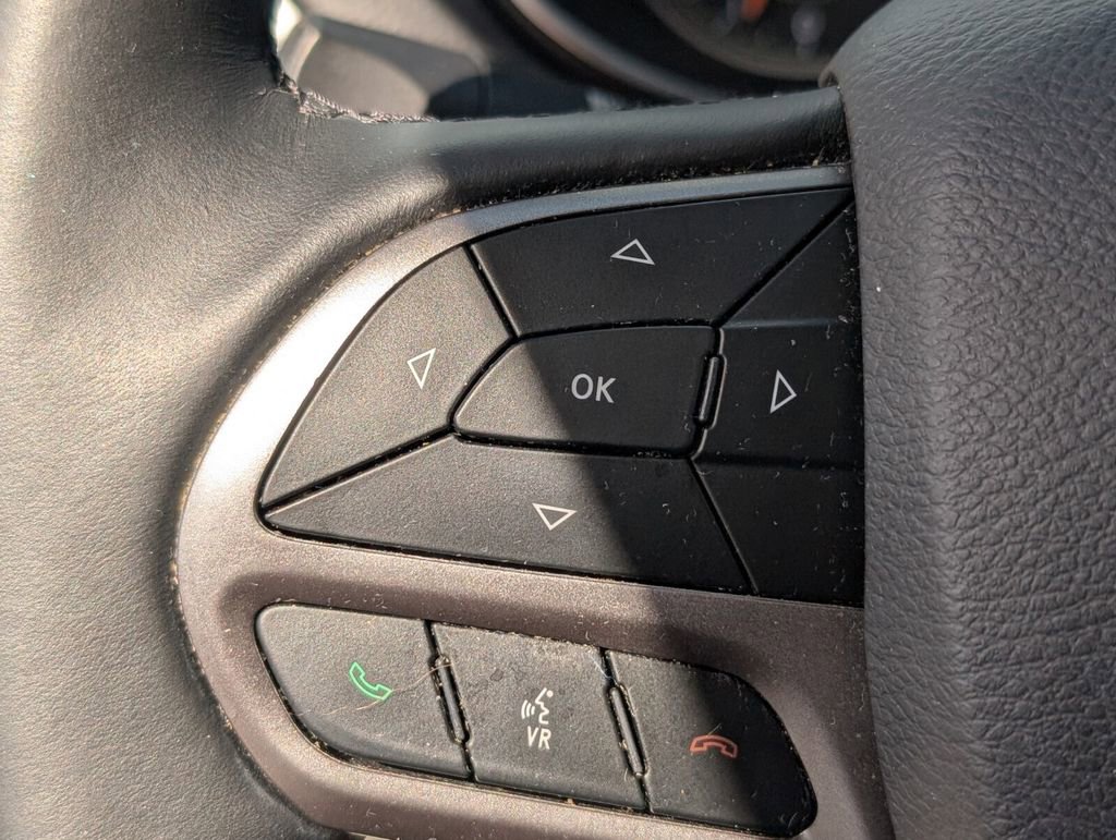 Used 2019 Jeep Cherokee Limited image 26