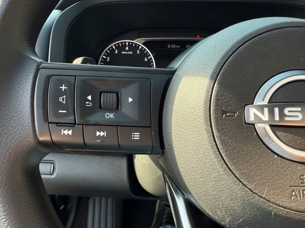 Used 2023 Nissan Pathfinder S image 22