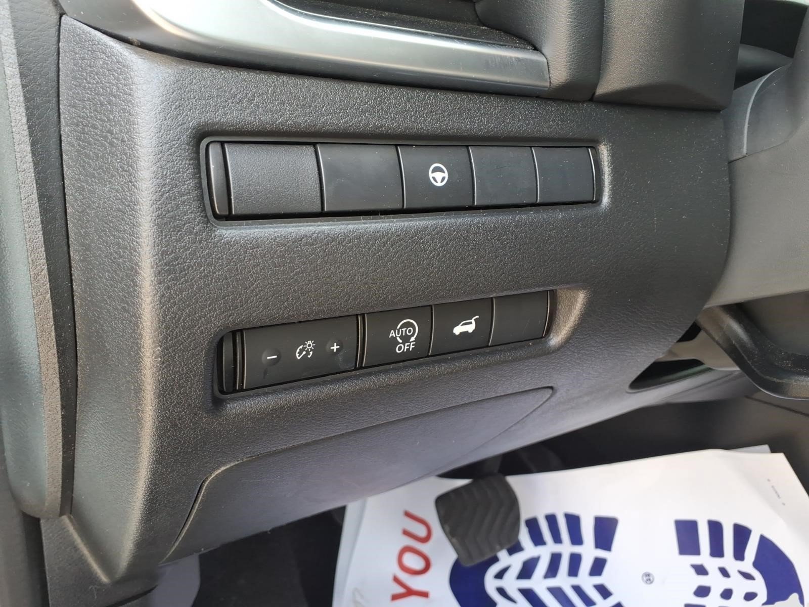 Used 2025 Nissan Rogue SV AWD/4WD image 17