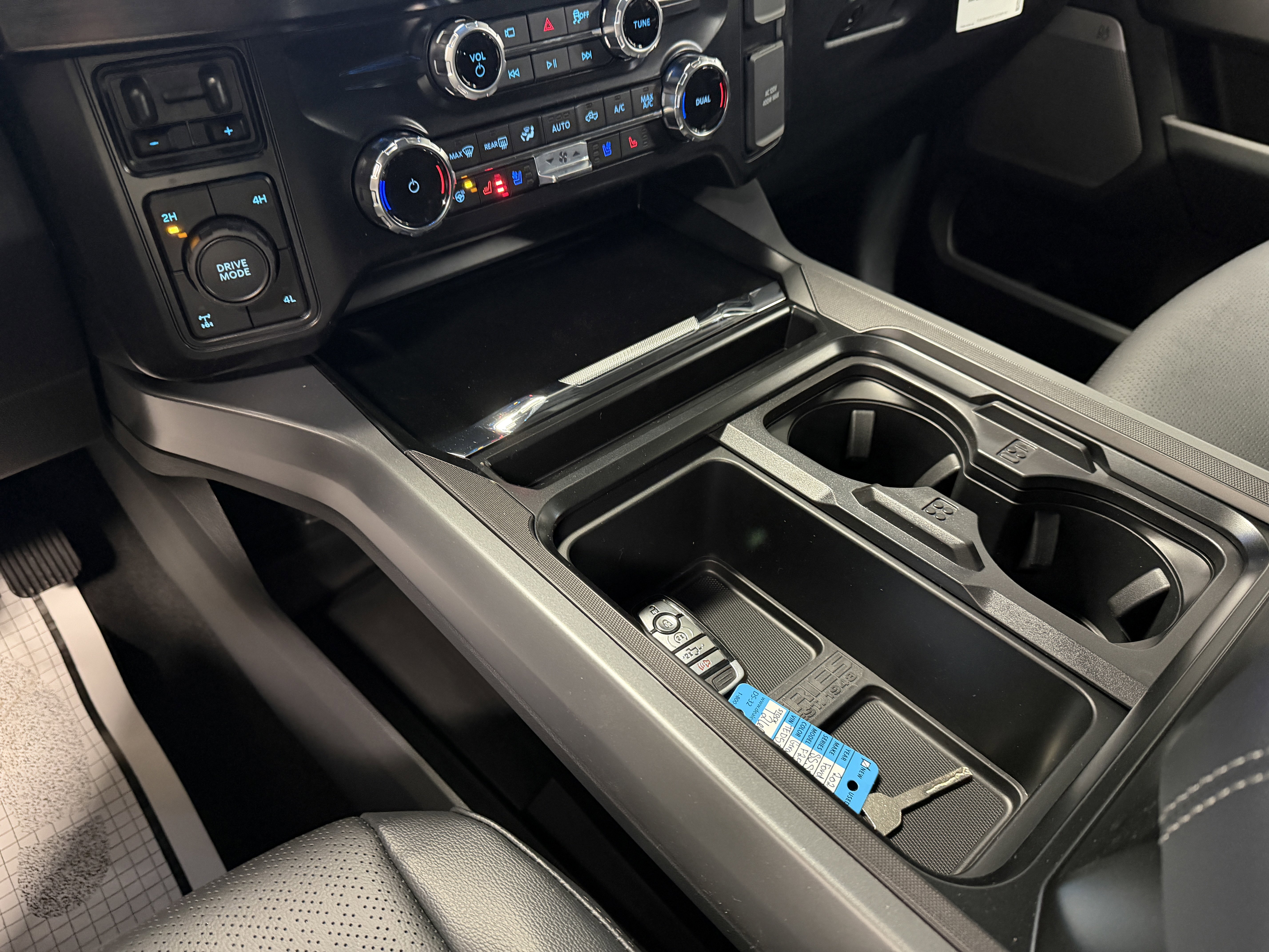 New 2026 Ford F250 Lariat w/ Black Appearance Package image 18